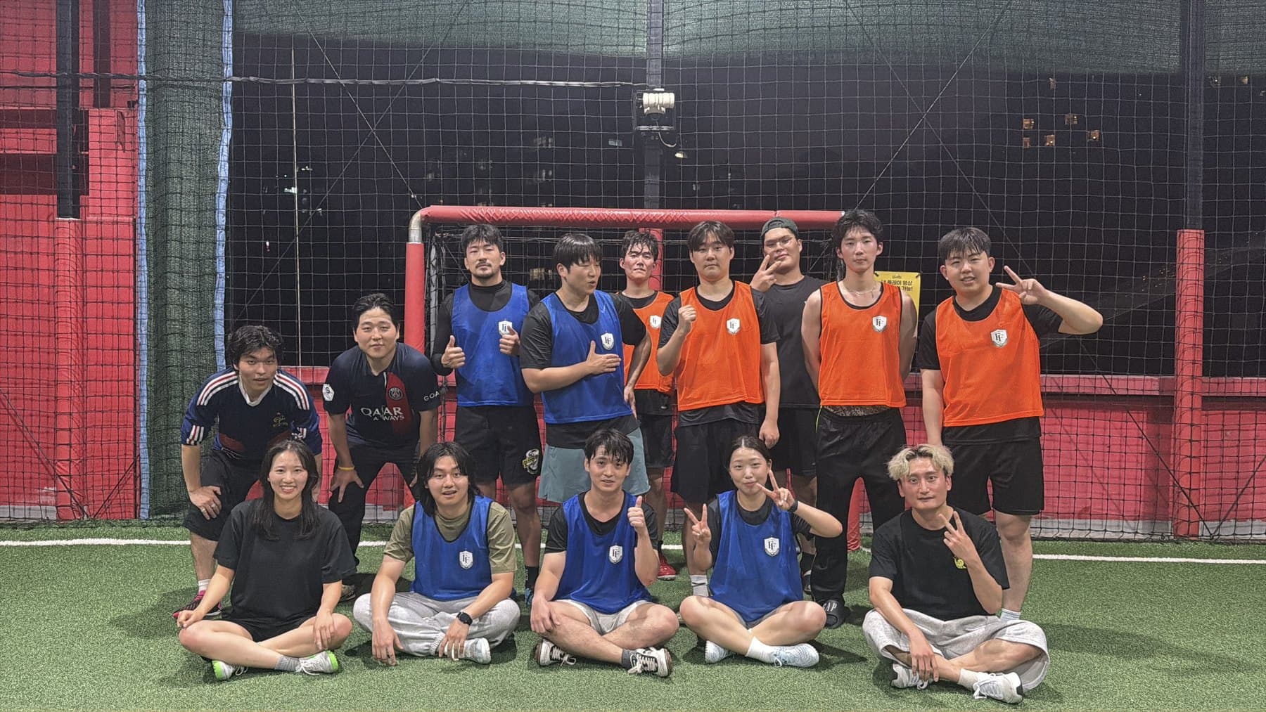 풋풋 FC 멤버들이 경기를 마치고 찍은 단체 사진